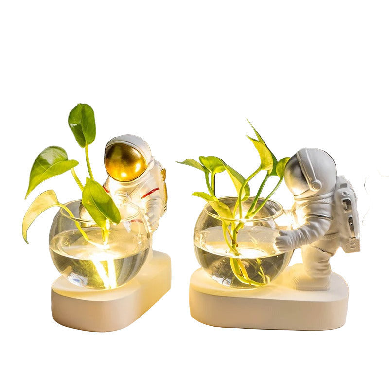 Creative Glass Vase Resin Astronaut Diver Ornaments Flower Vases Hydroponics Desktop Decor Flowers LED Light Pluggable Battery
