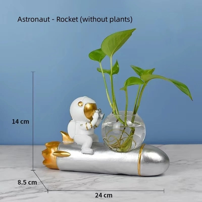 Nordic creative cute astronaut ornaments green pineapple hydroponic glass vase with light aquarium office desktop decoration